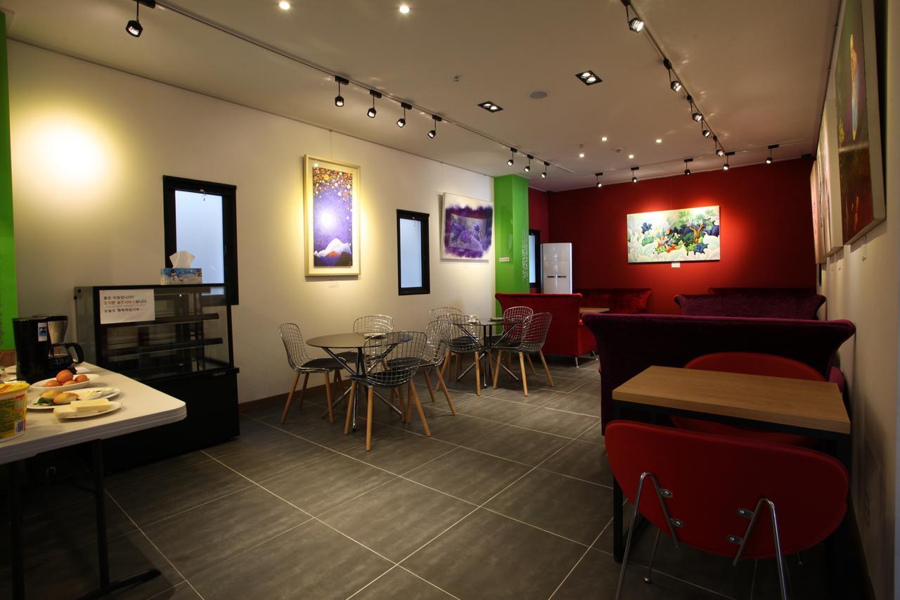 Lineplus Hotel Gimpo Esterno foto