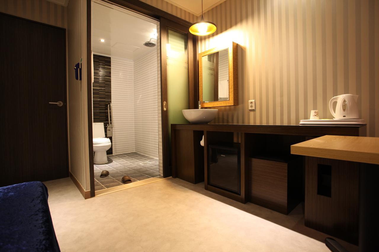 Lineplus Hotel Gimpo Esterno foto