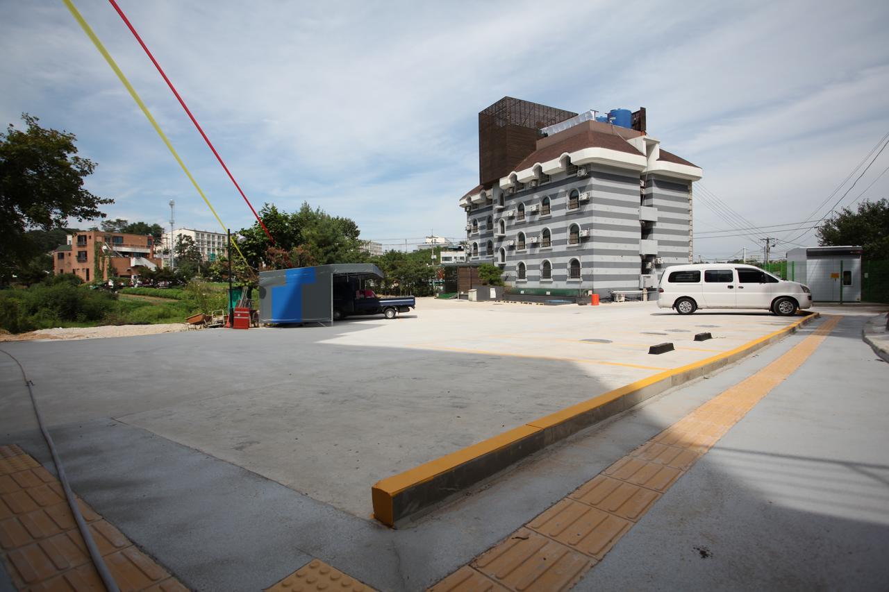 Lineplus Hotel Gimpo Esterno foto