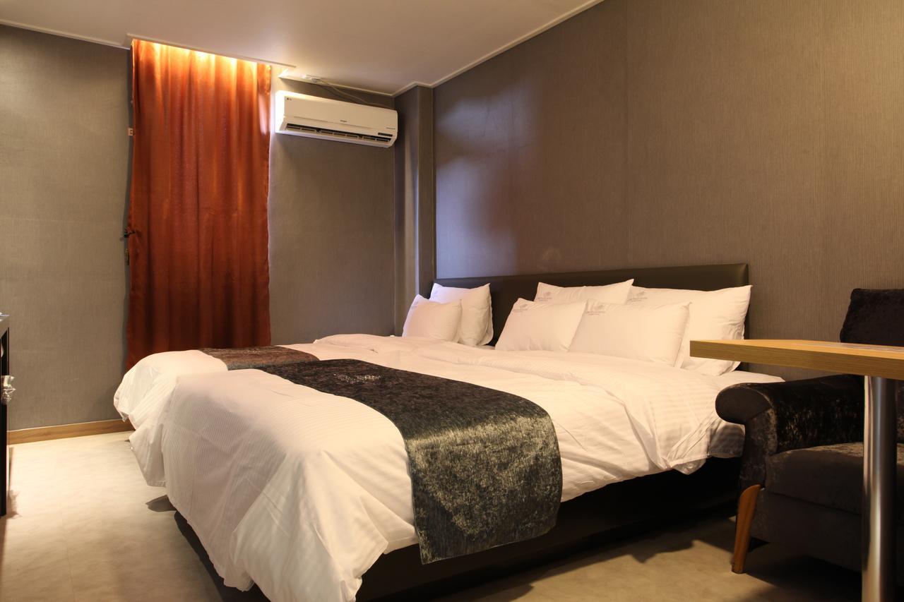 Lineplus Hotel Gimpo Esterno foto